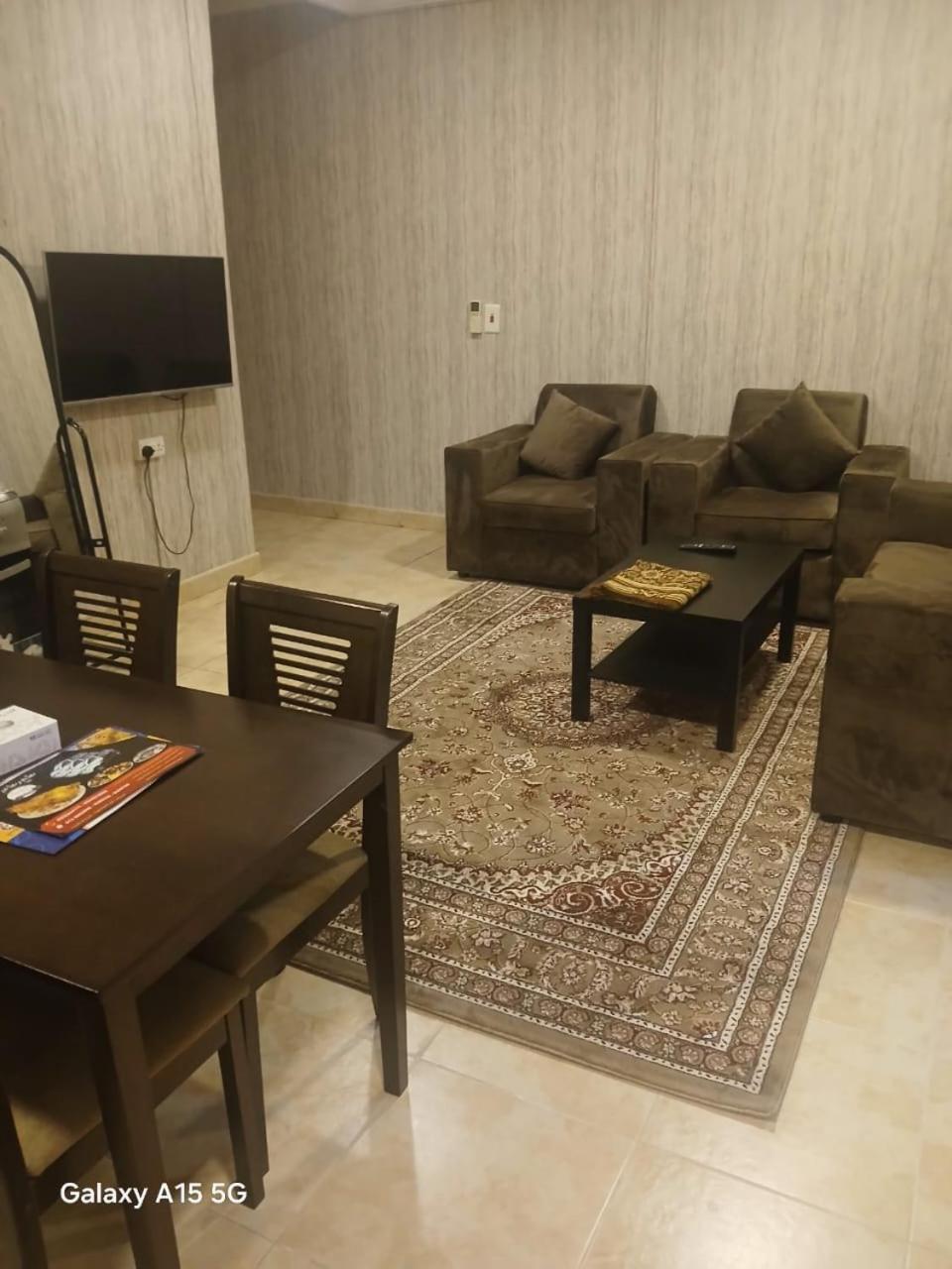 العييري للوحات المفروشة الدمام3 अपार्टमेंट Dammam